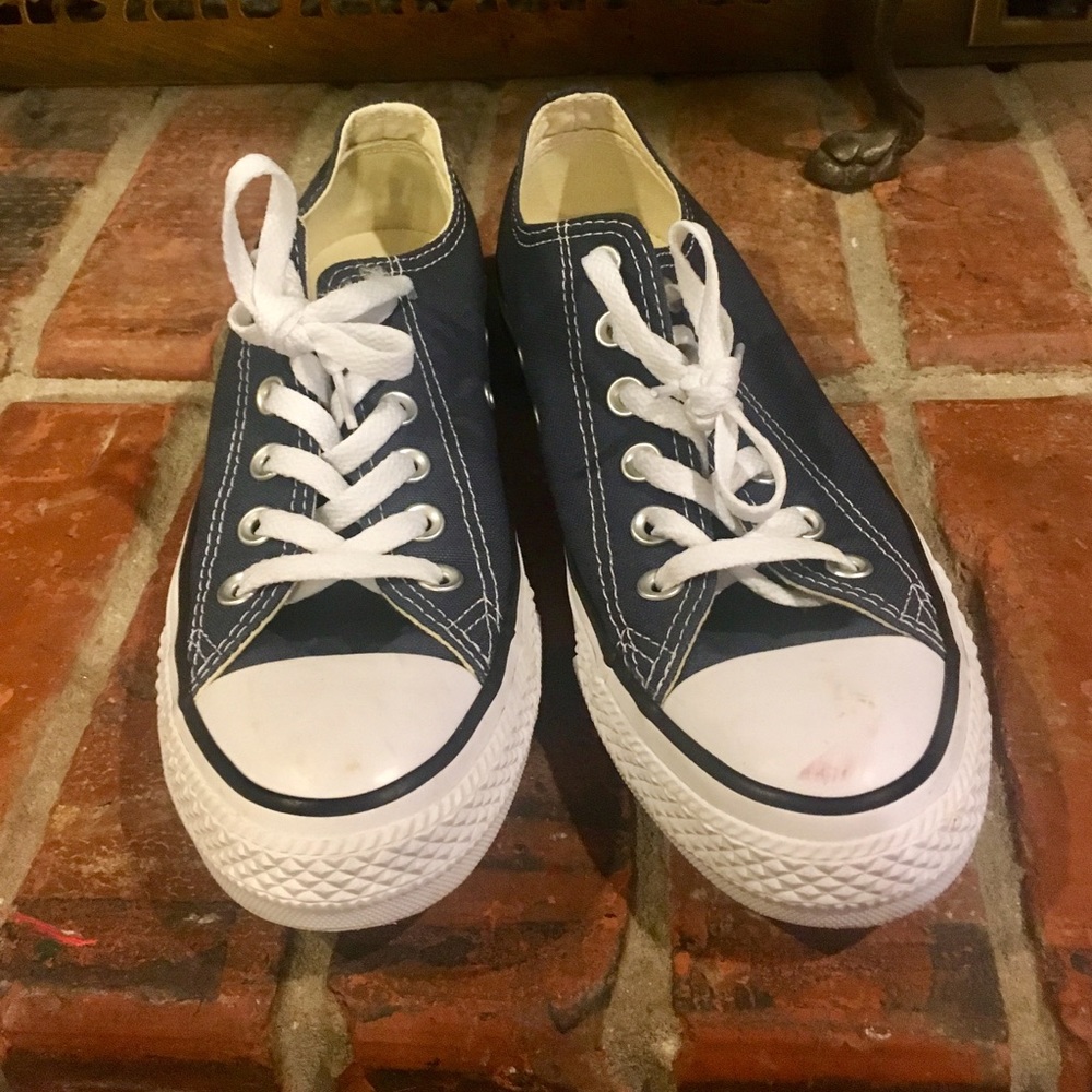 Navy blue converse, EUC!